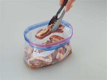 ジップロックのバッグシリーズ。密封できて、食品の保存に便利なシリーズ（旭化成ホームプロダクツ提供）