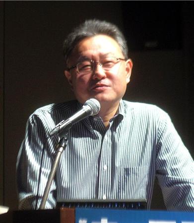 講演するソニー・コンピュータエンタテインメント ワールドワイド・スタジオ プレジデントの吉田修平氏