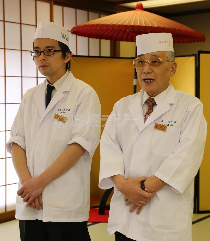 「食材それぞれの持ち味を生かす」と語る村井隆顧問（右）と湯浅英治料理長＝２０１６年２月４日、京都市西京区（志儀駒貴撮影）