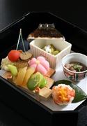 彩り豊かに盛り付けられた前菜。会席料理への期待感を高めてくれる＝２０１６年２月４日、京都市西京区（志儀駒貴撮影）