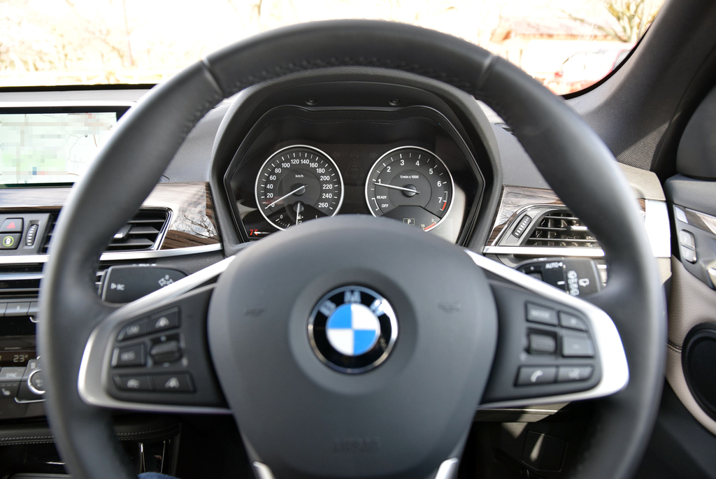 シンプルで見やすいメーターパネル