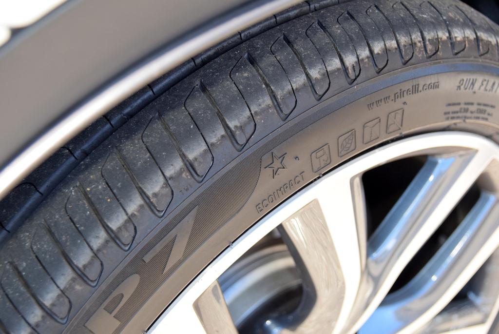 前輪と比較して磨耗の少ないリアタイヤ