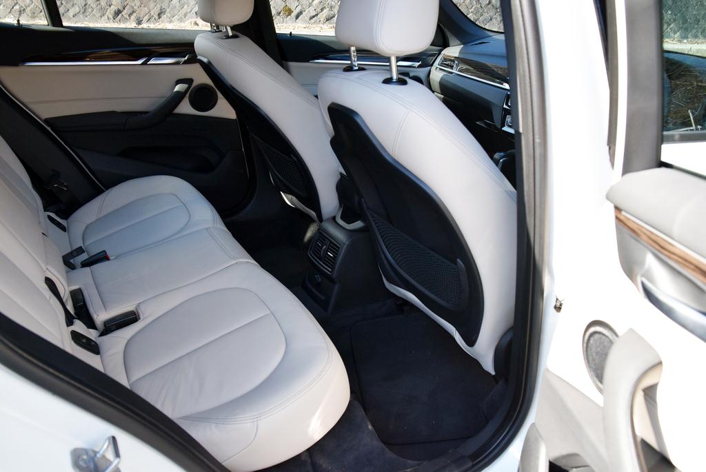 これだけレッグスペースがあれば快適