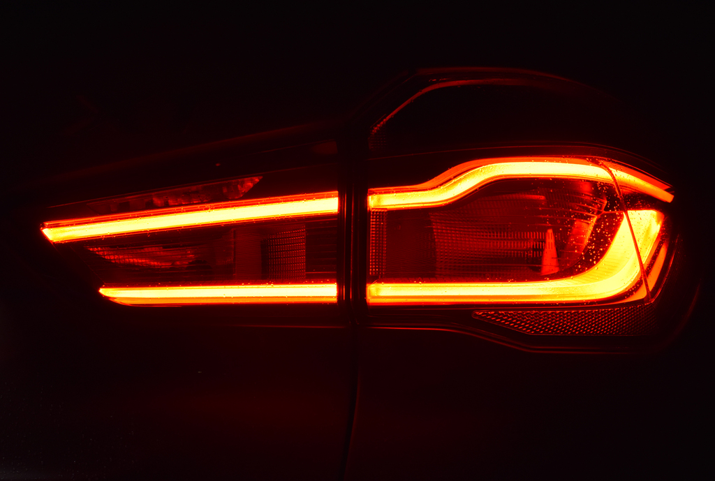 ＬＥＤのラインが鮮やかなテールランプ