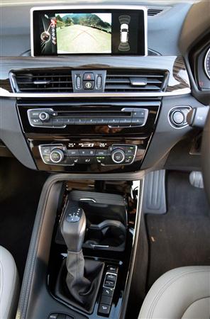 いかにもＢＭＷらしく、ドライバー側にティルトしたセンターコンソール