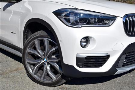 オプションのタイヤは１９インチのピレリ・チントゥラートＰ７を装着。タイヤ幅は２２５ミリ、扁平率は４５％だ