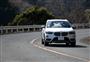 丹沢を走るＢＭＷ「Ｘ１」