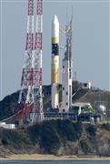 エックス線天文衛星を搭載して打ち上げを待つＨ２Ａロケット３０号機＝１７日午前、鹿児島県の種子島宇宙センター