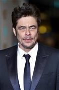 米俳優、ベニチオ・デルトロさん＝２０１６年２月１４日、英国・首都ロンドン（ロイター）