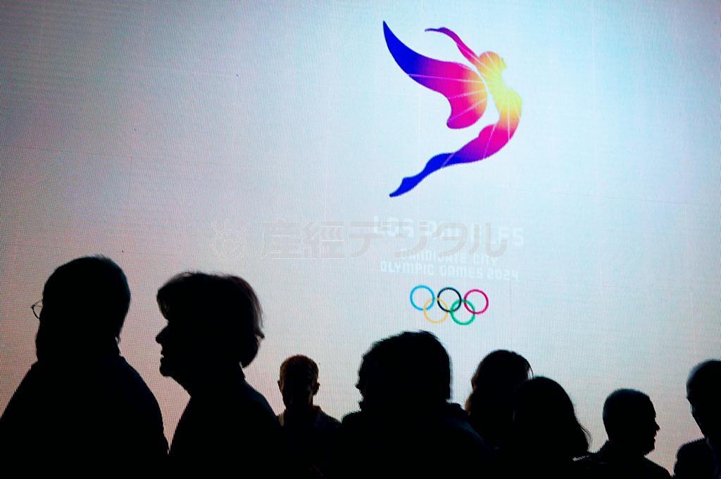 ２０２４年夏季五輪の開催を目指すロサンゼルスの招致エンブレム＝米カリフォルニア州ロサンゼルス（ＡＰ＝共同）