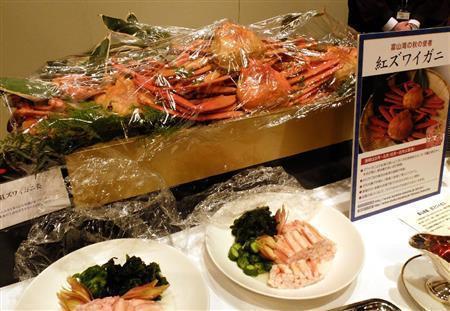 「富山のさかな＿おもてなしフェア」で、試食に提供された富山湾の紅ズワイガニ。身はジューシーで甘く、ミソはとろけるようなおいしさ＝２０１６年２月１０日、東京都千代田区のザ・キャピタルホテル東急（田中幸美撮影）