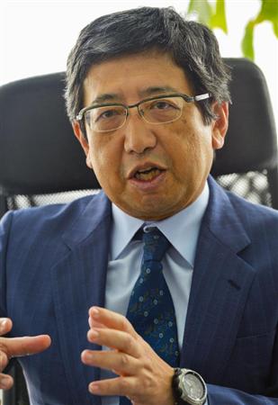 シンガポールでインタビューに答えるＡＭＲＯの根本洋一事務局長（共同）