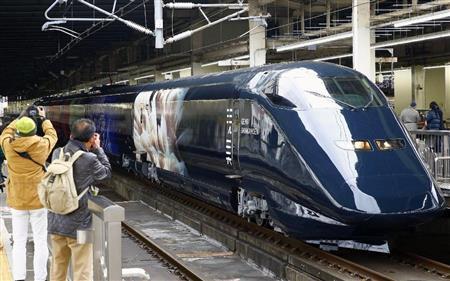 上越新幹線の観光列車「ＧＥＮＢＩＳＨＩＮＫＡＮＳＥＮ」＝１月、ＪＲ大宮駅