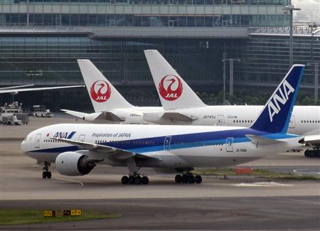 日航機と全日空機＝羽田空港