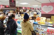 バレンタイン商戦で近鉄百貨店本店の売り場はにぎわいを見せたが、個人消費の動きは弱い