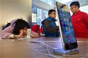 北京のアップルストアに展示されるｉＰｈｏｎｅ（ＡＰ）