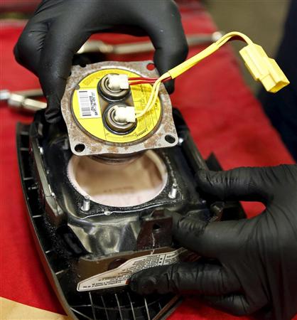 欠陥が指摘されたタカタ製エアバッグのガス発生装置。リコール対象がさらに増える可能性が出ている（ロイター）