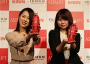 キリンビバレッジと富士フイルムが共同開発し新発売する「キリンアスタリフトウォーター」＝２３日、東京都港区