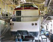 製造中の「トワイライトエクスプレス瑞風」の先頭車両＝２４日午前、大阪府東大阪市