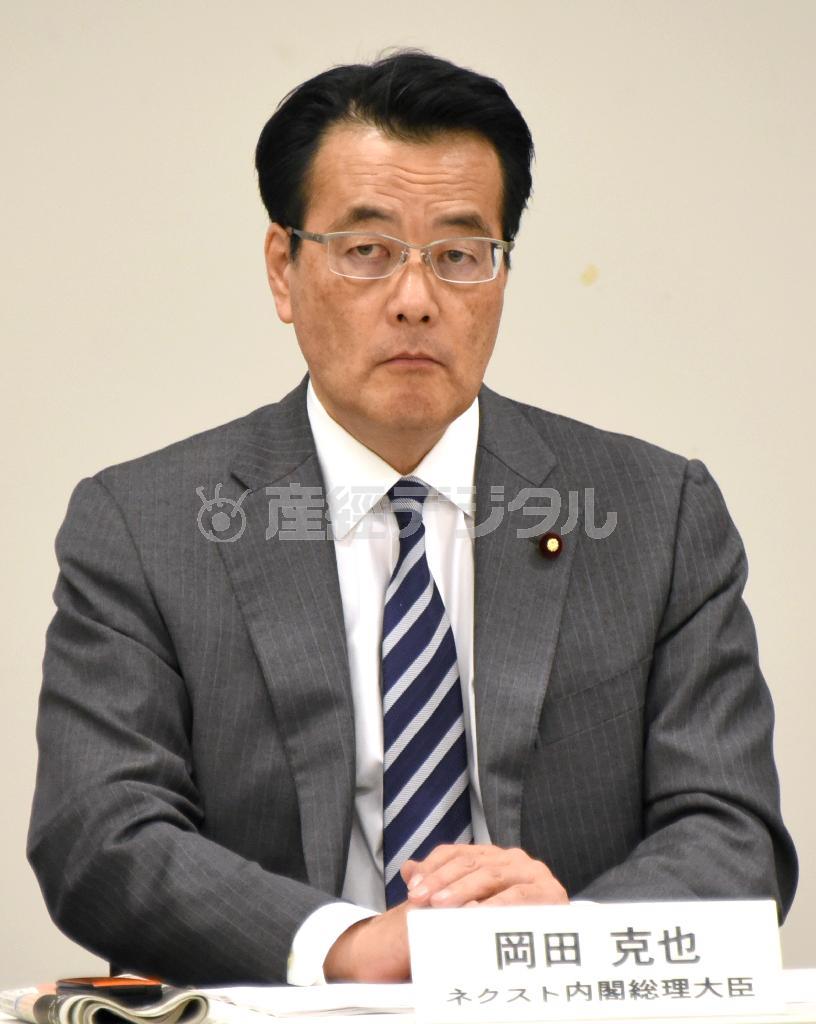 民主党「次の内閣」閣議に臨む岡田克也代表＝２０１６年２月２３日午後、衆院第２議員会館（酒巻俊介撮影）