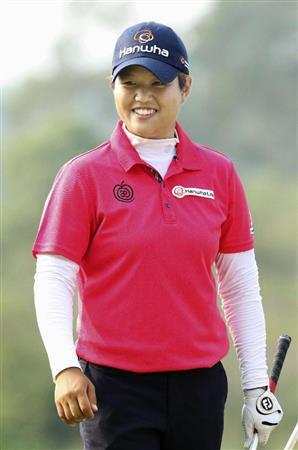 練習場で笑顔を見せる野村敏京（はるきょう）＝２０１６年２月２４日、タイ・パタヤのサイアムＣＣ（共同）