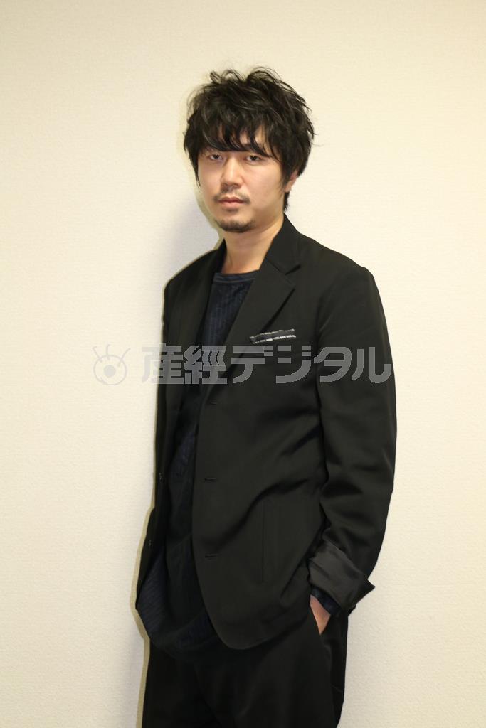 あこがれの北野武監督と共演できた喜びを語る新井浩文さん＝２０１６年１月１６日、東京都中央区（高橋天地撮影）