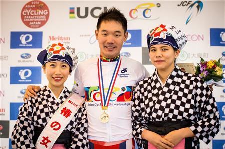 ロードレース、個人タイムトライアルと２冠を達成した香港のチェン・キンロー。このあとに開催されたトラック競技のアジア選手権でも複数個のメダルを獲得した＝２０１６年１月下旬、東京都大島町（田中苑子さん撮影）