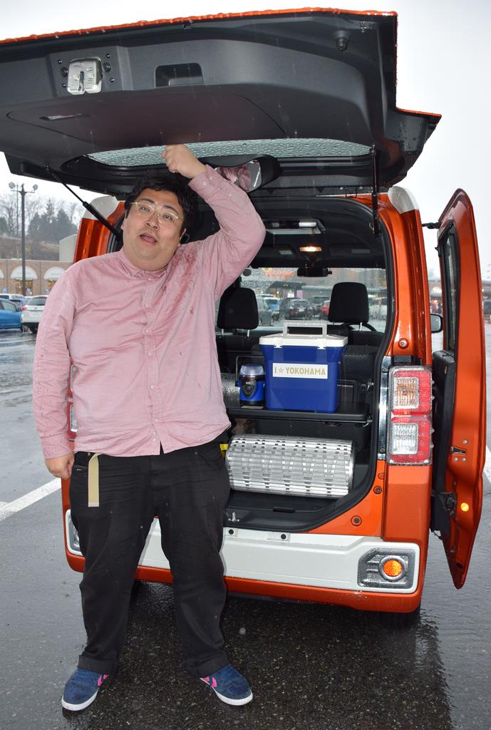 １８１センチでもこぶし一個分の余裕がある。１８０センチ以下の人なら、まずバックドアに頭をぶつける心配はないだろう