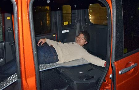 １７２センチ、７１キロのちょいマッチョなら、２人で寝ることも可能。ただし、寝返りをうつ余裕はない