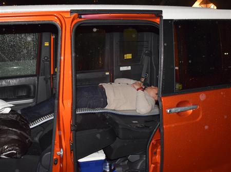 マットレスのラインを見てもらうと分かりやすいが、決してフラットではない。腰が持ち上がった状態だ