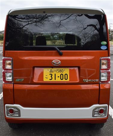 リヤウインドウも大きい。テールランプやストップランプはＬＥＤを採用。消費電力を抑えている