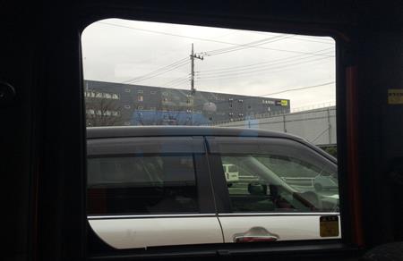 格納式サンシェードを下げた状態