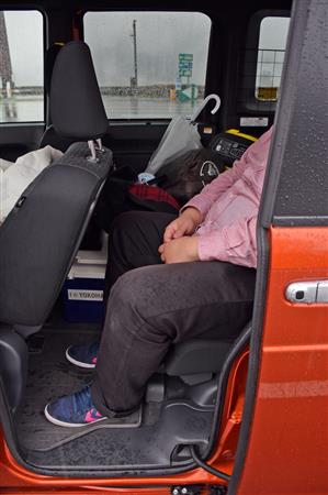 シートを後方にスライドさせれば、レッグスペースは十分だ。もちろんその分、荷室は狭くなる