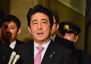 報道陣の質問に答える安倍晋三首相＝１日午後、国会内（斎藤良雄撮影）