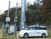 中央の電柱の上部に設置してあるのが３．５ギガヘルツ周波数帯用アンテナ。６月に高速データ通信サービスを開始する＝２日、千葉県長生郡