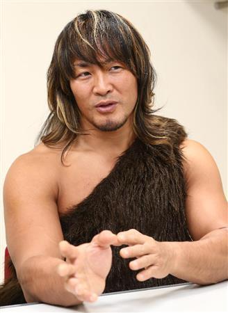 スタジオで緊張して声がか細くなってしまった棚橋弘至（ひろし）＝２０１６年２月２１日、東京都千代田区（春名中撮影）