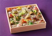 １２種の創作ロールずしが味わえる（３６貫入りは４５００円）