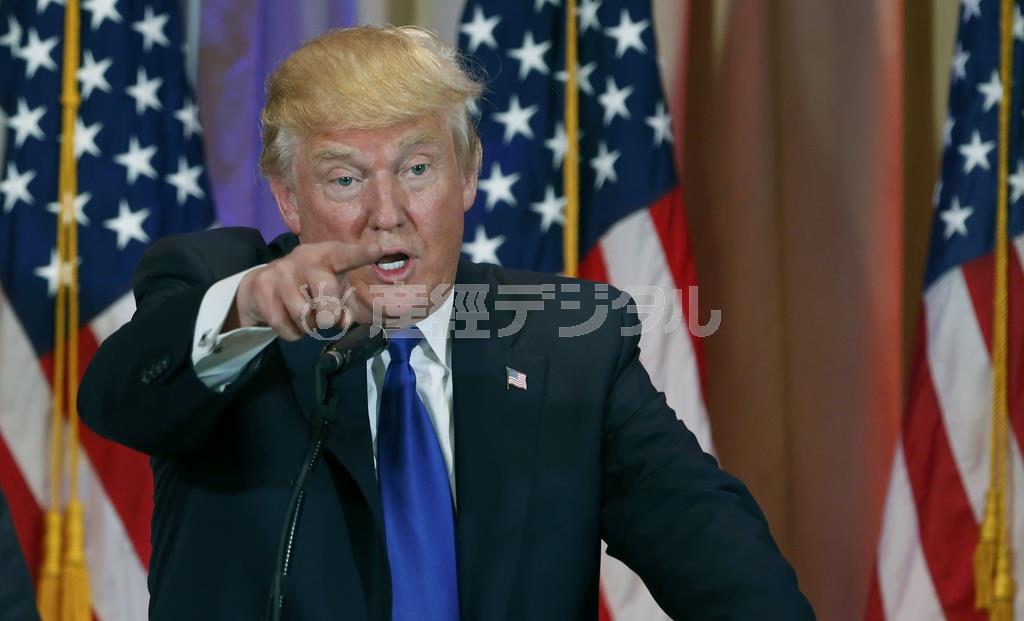 スーパーチューズデーで勝利して、共和党の大統領候補に大きく前進したドナルド・トランプ氏＝２０１６年３月１日、米フロリダ州パームビーチ（ロイター）