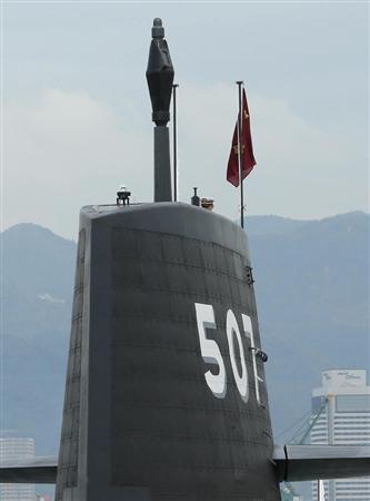 引き渡された潜水艦「じんりゅう」＝７日午前、神戸市兵庫区（彦野公太朗撮影）