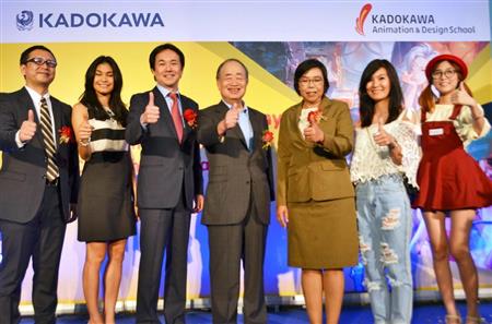 ＫＡＤＯＫＡＷＡの角川歴彦会長（中央）らが出席し開かれた専門学校の開校記念式典＝７日、バンコク（共同）