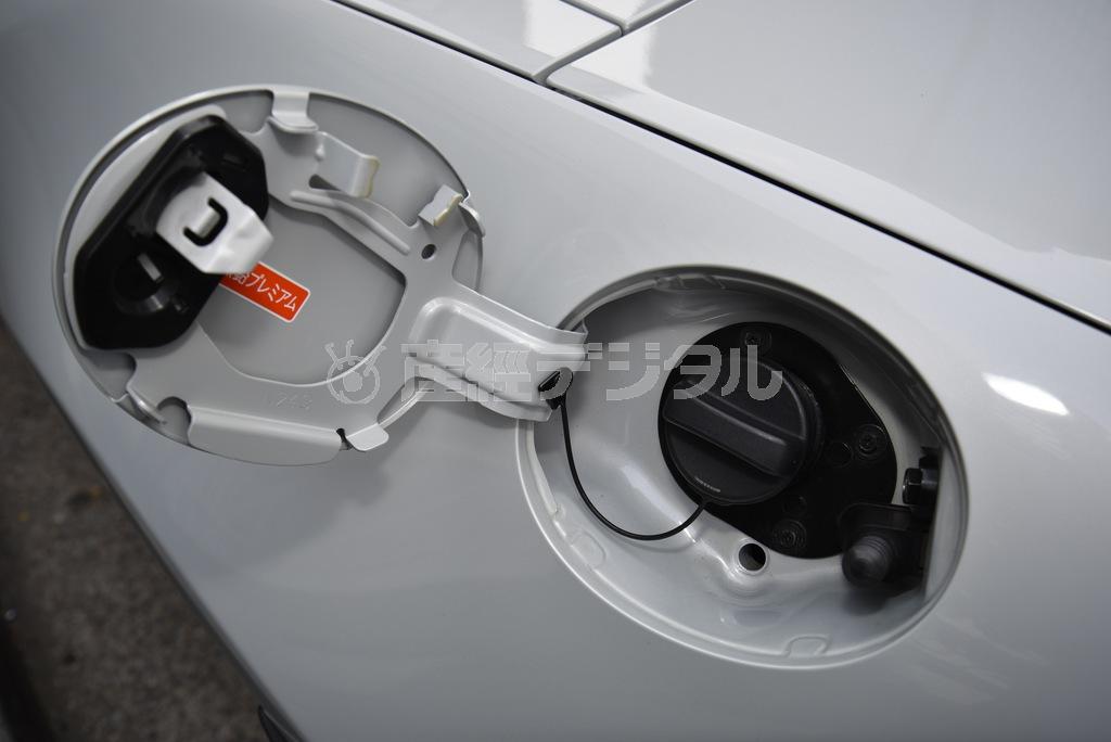 燃料はプレミアムガソリン指定。マツダロードスター