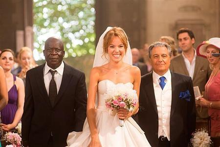 映画「最高の花婿」（フィリップ・ドゥ・ショーヴロン監督）。３月１９日公開（ＬＥＭ提供）。（Ｃ）２０１３＿ＬＥＳ＿ＦＩＬＭＳ＿ＤＵ＿２４－ＴＦ１＿ＤＲＯＩＴＳ＿ＡＵＤＩＯＶＩＳＵＥＬＳ－ＴＦ１＿ＦＩＬＭＳ＿ＰＲＯＤＵＣＴＩＯＮ