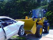 重機を使って所員が障害物撤去の訓練を行う＝茨城県東海村の日本原電東海第２発電所