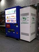 アサヒ飲料が福島県南相馬市と郡山市の施設内に設置するタイプの災害対応自動販売機。同自販機は世界で初めてマグネシウム空気電池を併設した（同社提供）