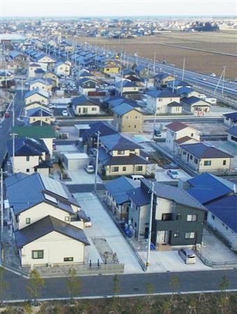 集団移転の一戸建て住宅が並ぶ宮城県岩沼市の玉浦西地区＝２月