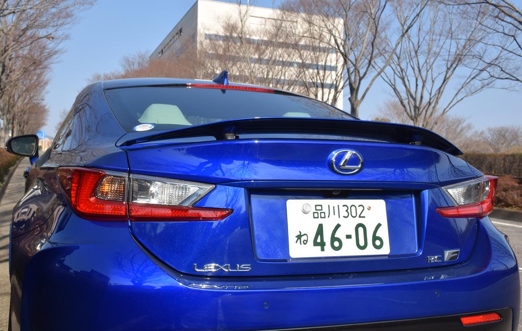レクサス「ＲＣ Ｆ」の自動格納式リヤウイング