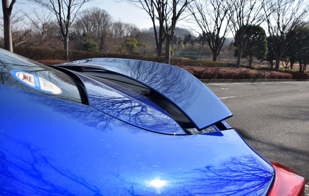レクサス「ＲＣ Ｆ」の自動格納式リヤウイング