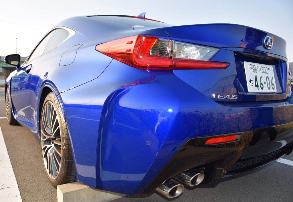 レクサス「ＲＣ Ｆ」。ボディカラーはヒートブルーコントラストレイヤリング