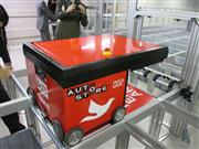 ニトリホールディングスなどが稼働を始めたシステムでは、台車型ロボットが倉庫内を動く