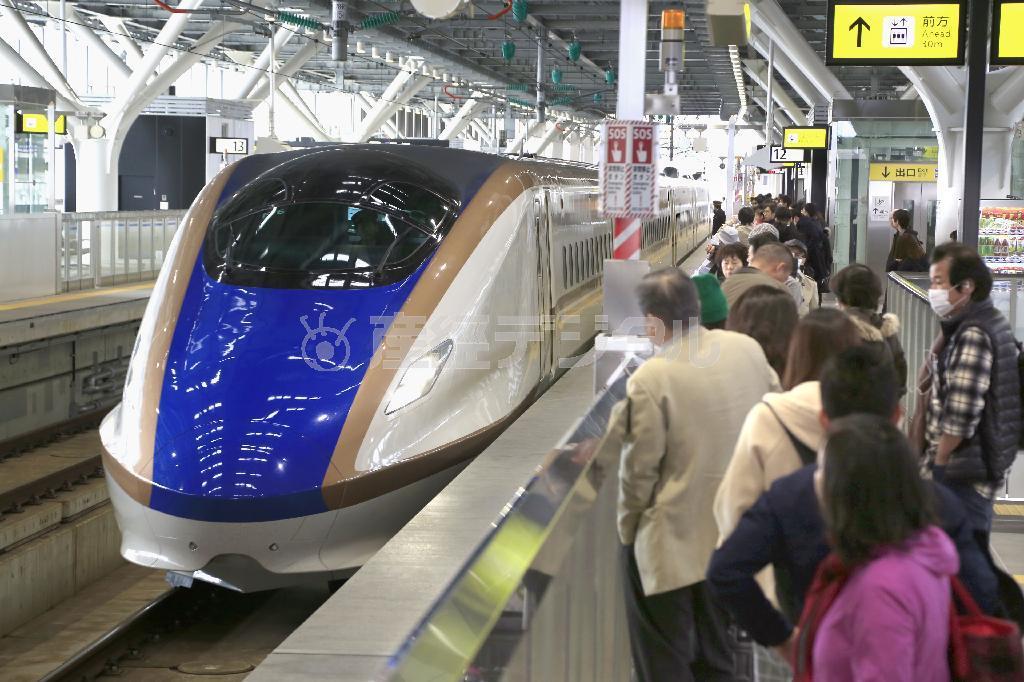 開業１周年を迎えた北陸新幹線＝ＪＲ富山駅
